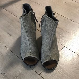 Size 8.5 Toms Heels